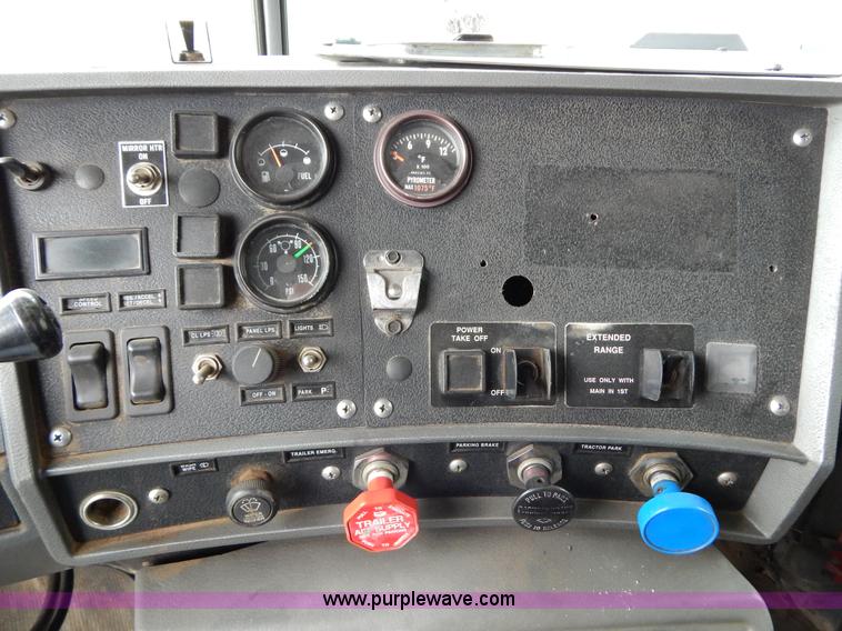 image for item H3448 1997 Mack RD688S dump truck