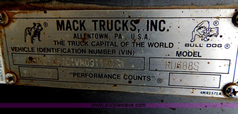 image for item H3448 1997 Mack RD688S dump truck