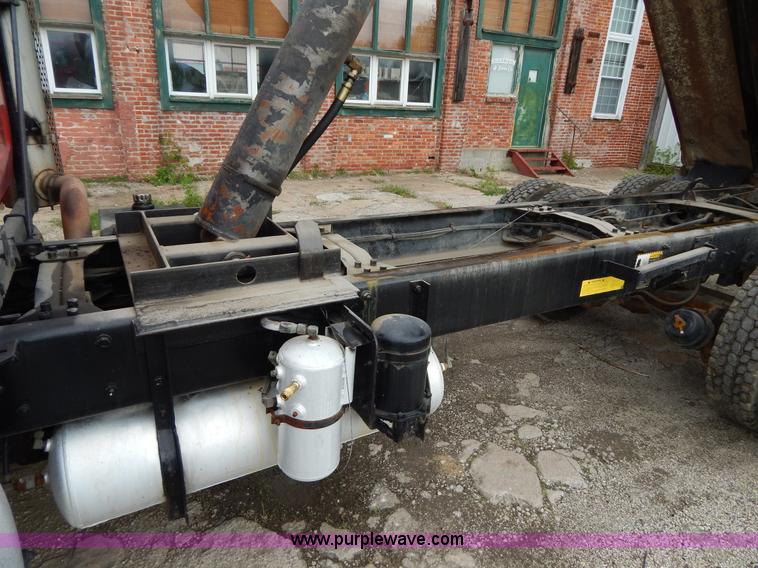 image for item H3448 1997 Mack RD688S dump truck