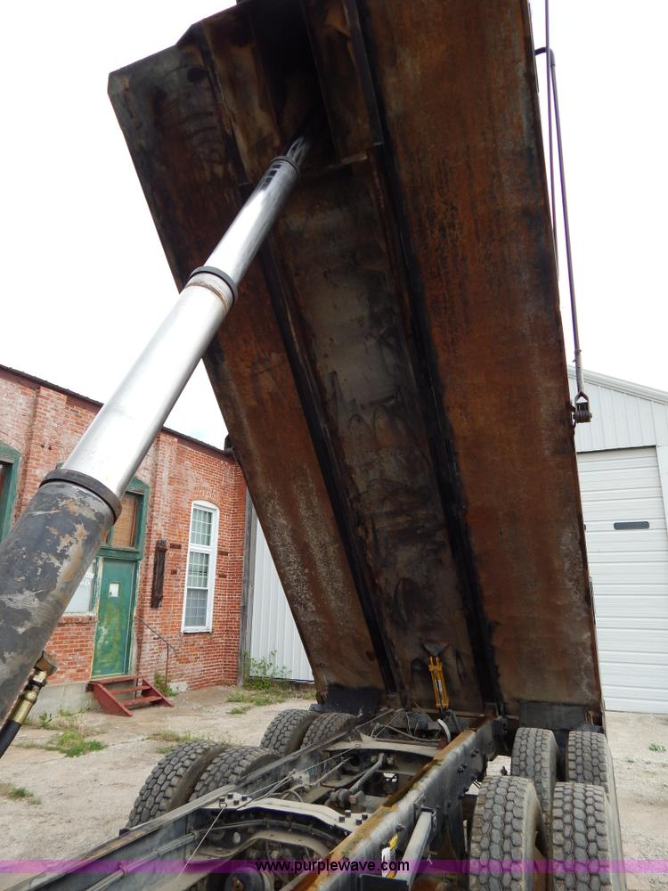 image for item H3448 1997 Mack RD688S dump truck