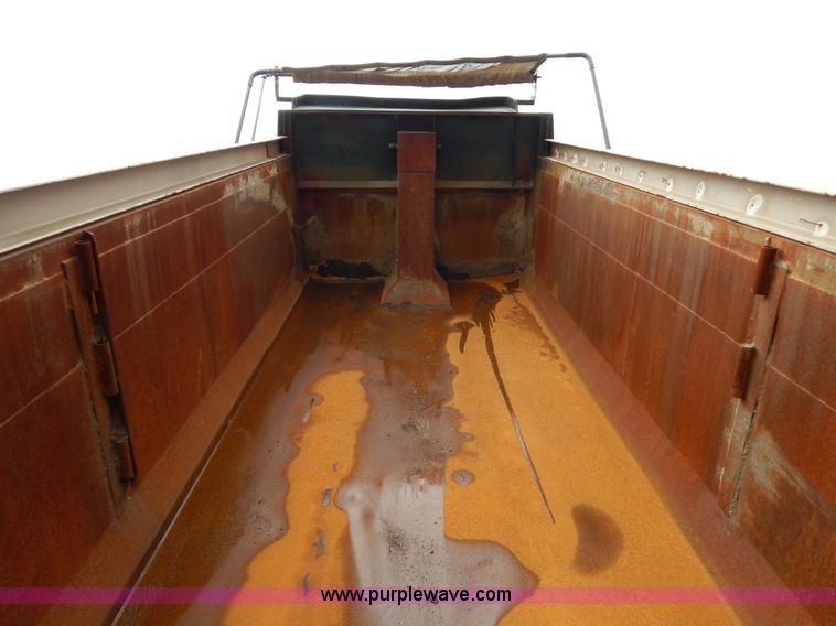 image for item H3448 1997 Mack RD688S dump truck