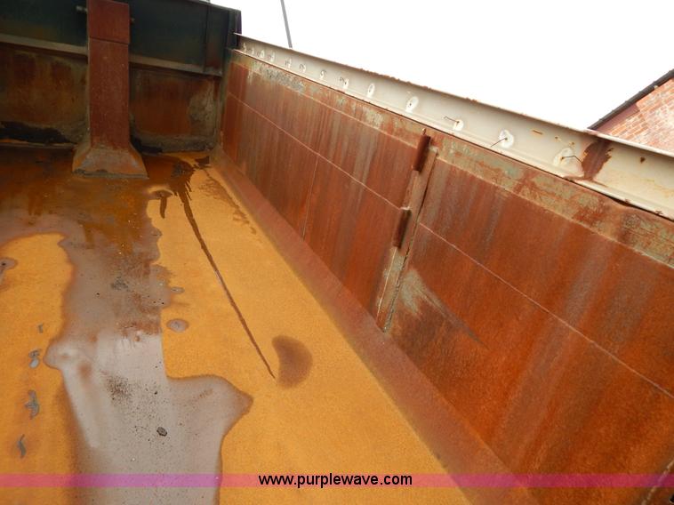 image for item H3448 1997 Mack RD688S dump truck