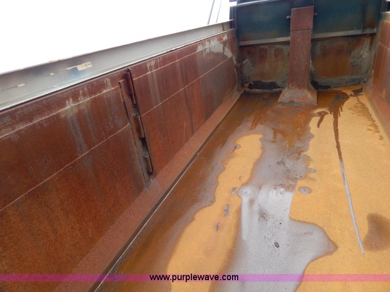 image for item H3448 1997 Mack RD688S dump truck