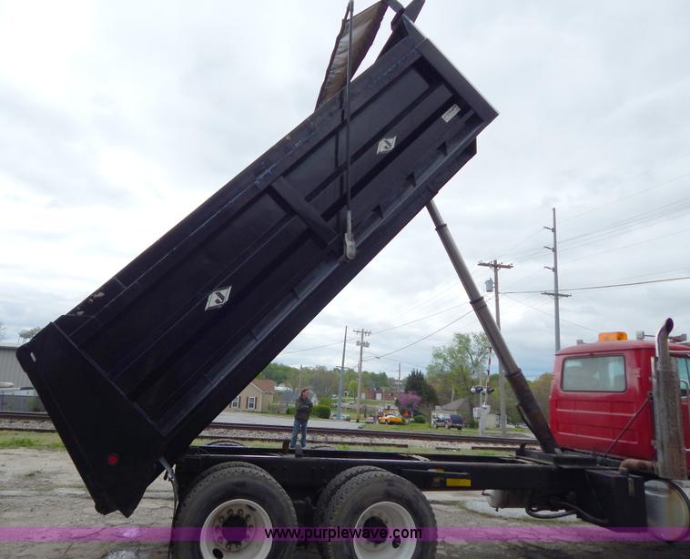 image for item H3448 1997 Mack RD688S dump truck