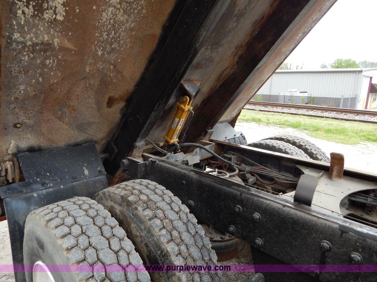 image for item H3448 1997 Mack RD688S dump truck