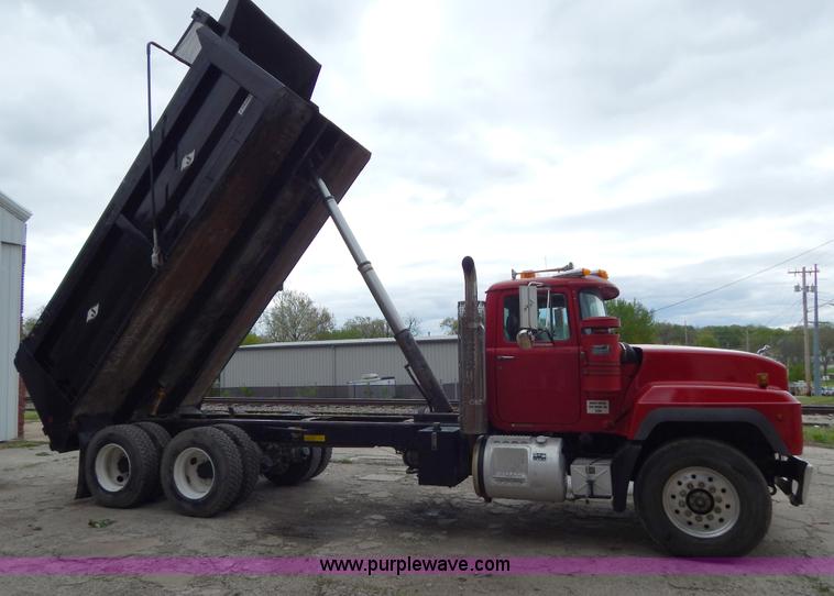 image for item H3448 1997 Mack RD688S dump truck