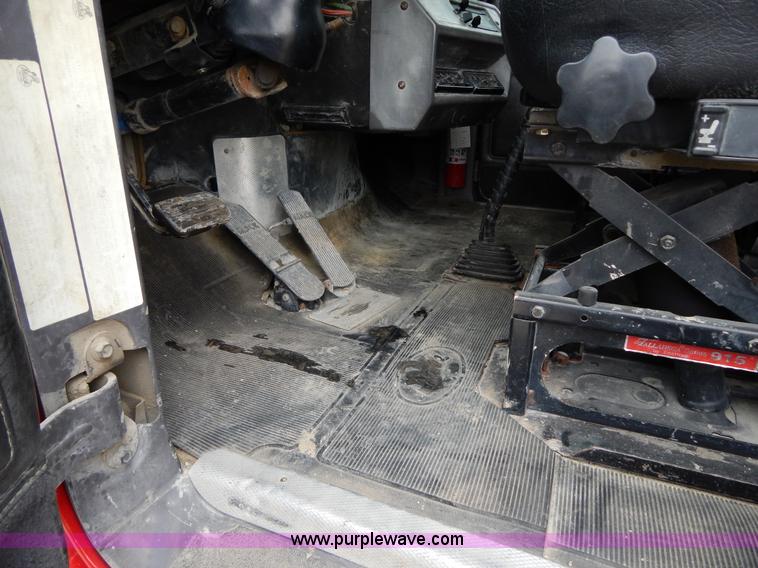 image for item H3449 1996 Mack RD688S triple axle dump truck