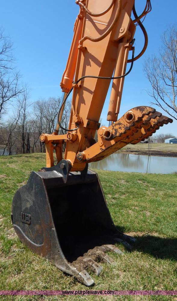 image for item H3456 2005 Case CX330 excavator