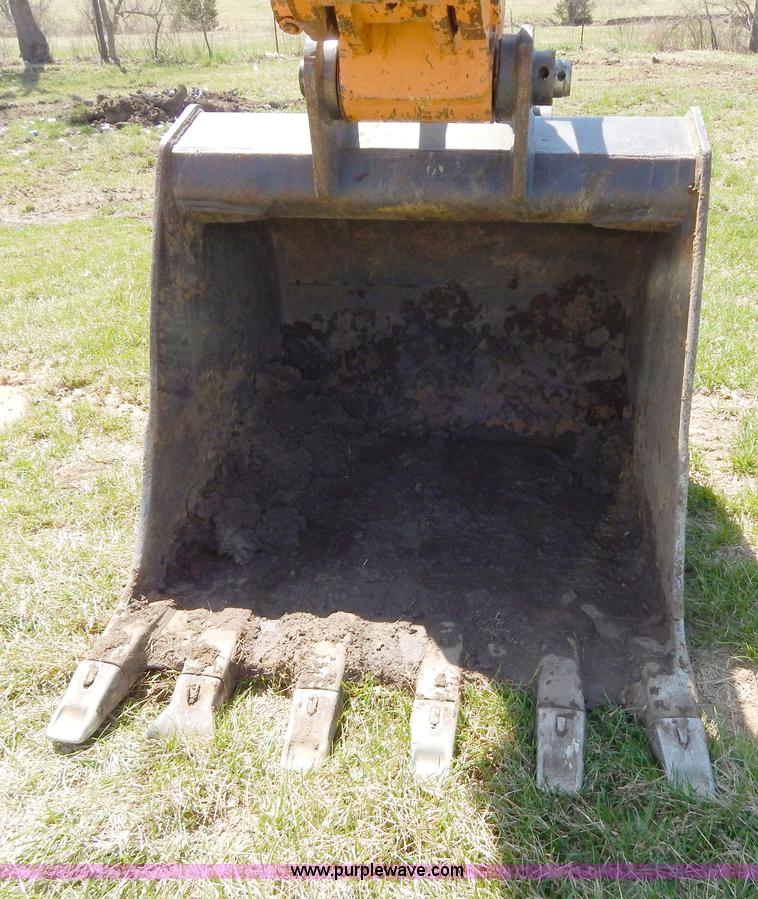 image for item H3456 2005 Case CX330 excavator