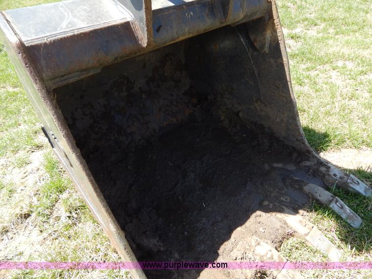 image for item H3456 2005 Case CX330 excavator