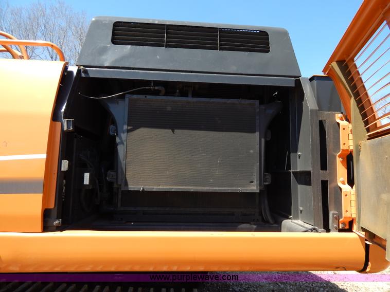 image for item H3456 2005 Case CX330 excavator