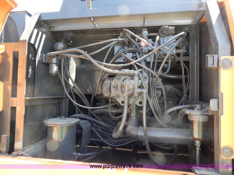 image for item H3456 2005 Case CX330 excavator