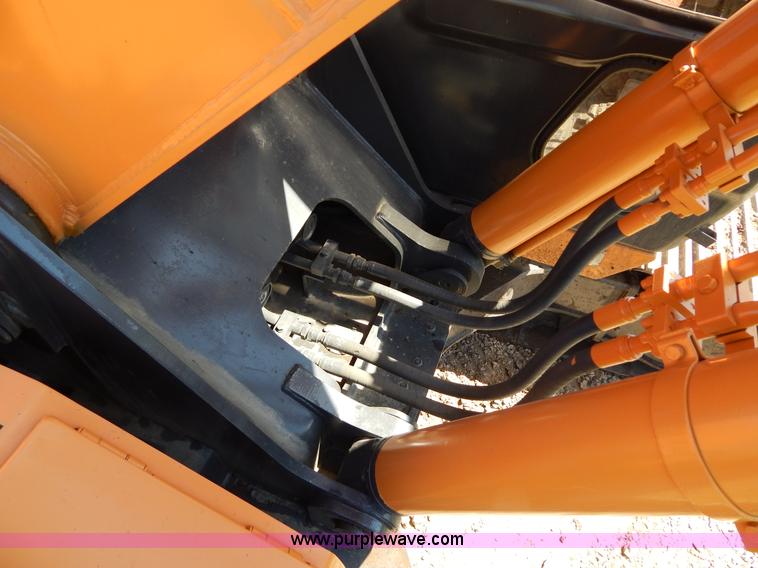 image for item H3456 2005 Case CX330 excavator