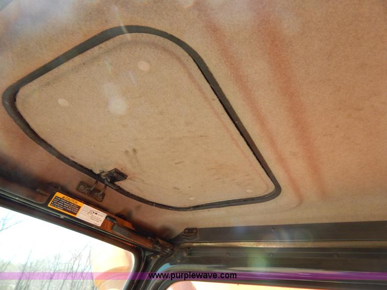 image for item H3456 2005 Case CX330 excavator