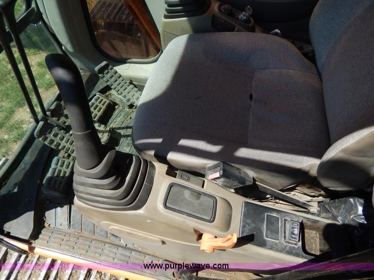 image for item H3456 2005 Case CX330 excavator