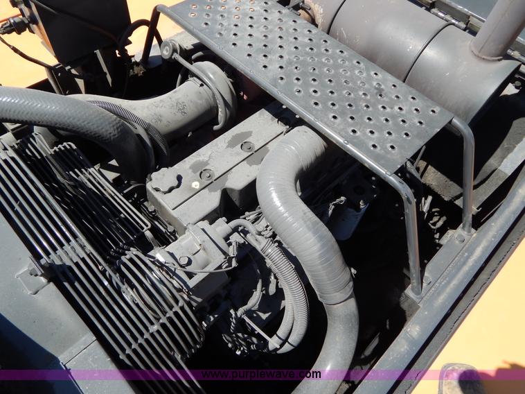 image for item H3456 2005 Case CX330 excavator