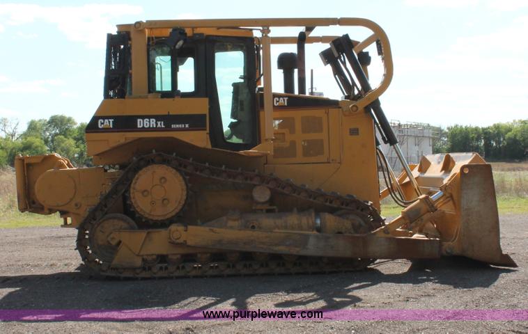 image for item H5674 2003 Caterpillar D6R XL Series II dozer
