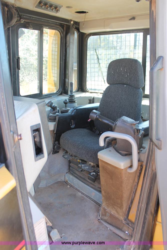 image for item H5674 2003 Caterpillar D6R XL Series II dozer