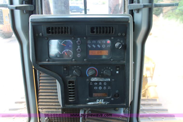 image for item H5674 2003 Caterpillar D6R XL Series II dozer