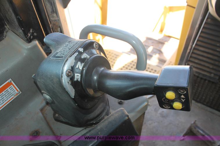 image for item H5674 2003 Caterpillar D6R XL Series II dozer