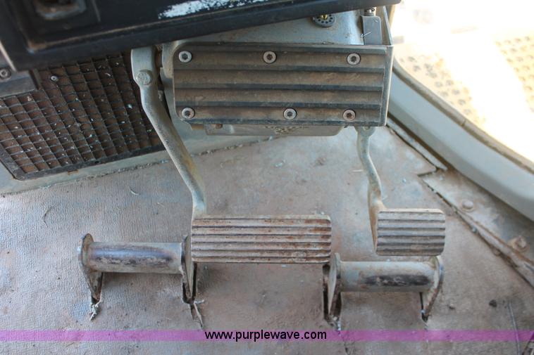 image for item H5674 2003 Caterpillar D6R XL Series II dozer