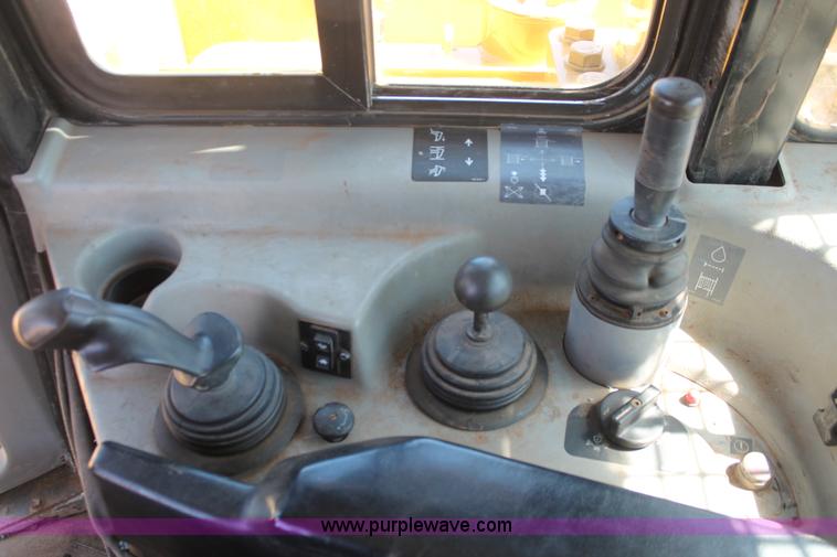 image for item H5674 2003 Caterpillar D6R XL Series II dozer