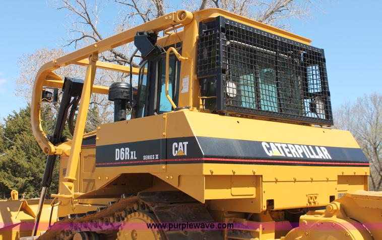 image for item H5674 2003 Caterpillar D6R XL Series II dozer