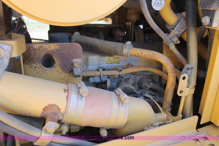 image for item H5674 2003 Caterpillar D6R XL Series II dozer