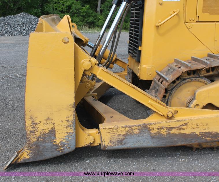 image for item H5674 2003 Caterpillar D6R XL Series II dozer