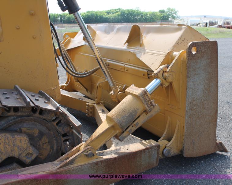 image for item H5674 2003 Caterpillar D6R XL Series II dozer
