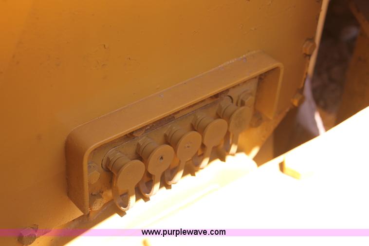 image for item H5674 2003 Caterpillar D6R XL Series II dozer