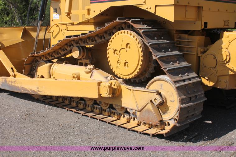 image for item H5674 2003 Caterpillar D6R XL Series II dozer