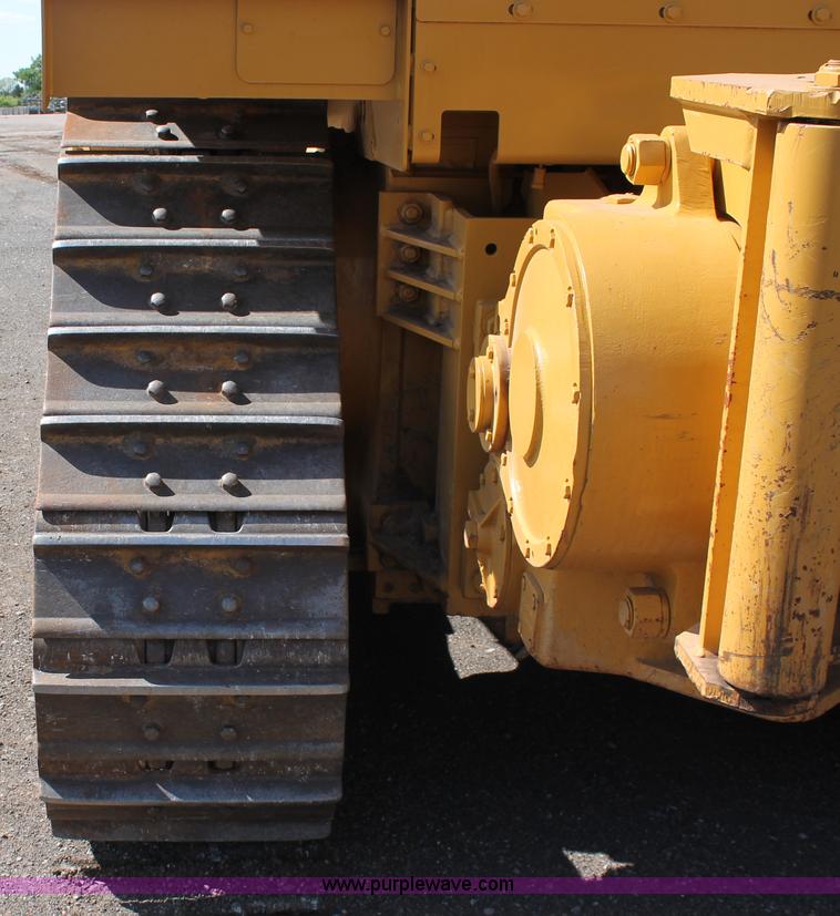 image for item H5674 2003 Caterpillar D6R XL Series II dozer