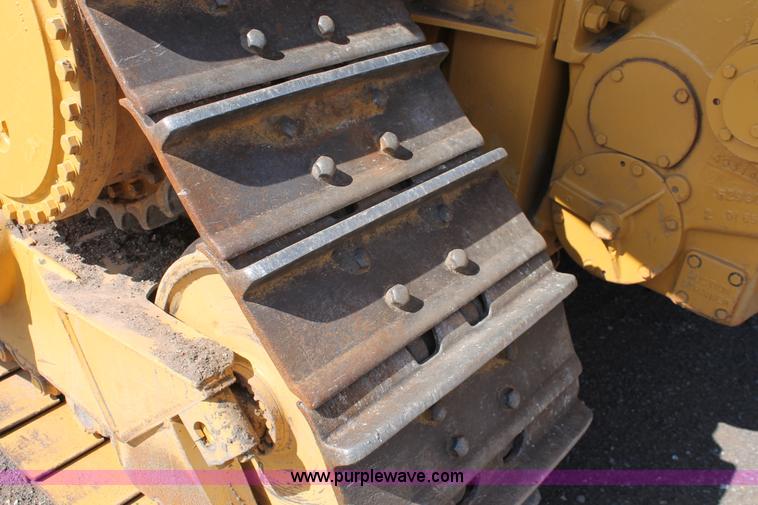 image for item H5674 2003 Caterpillar D6R XL Series II dozer