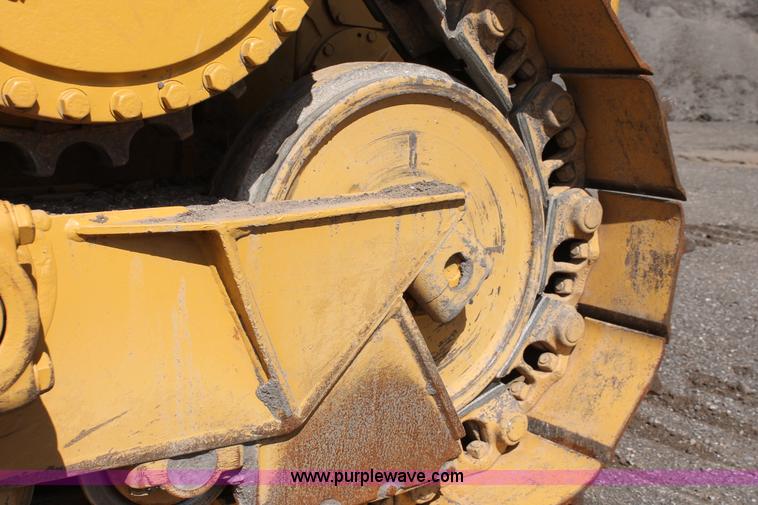 image for item H5674 2003 Caterpillar D6R XL Series II dozer