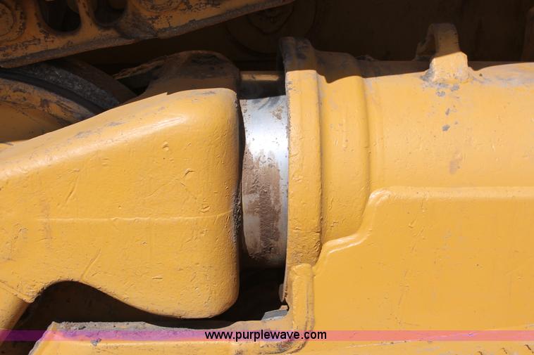 image for item H5674 2003 Caterpillar D6R XL Series II dozer