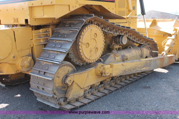 image for item H5674 2003 Caterpillar D6R XL Series II dozer