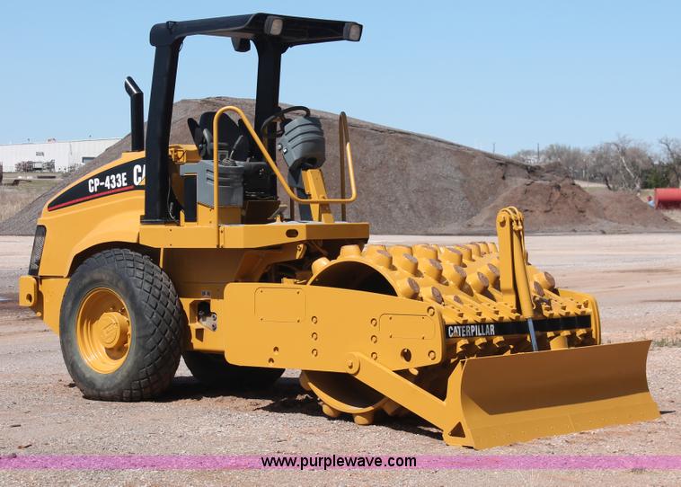 image for item H5675 2003 Caterpillar CP-433E vibratory padfoot compactor