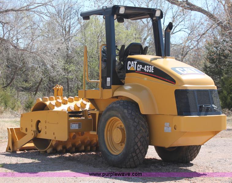 image for item H5675 2003 Caterpillar CP-433E vibratory padfoot compactor