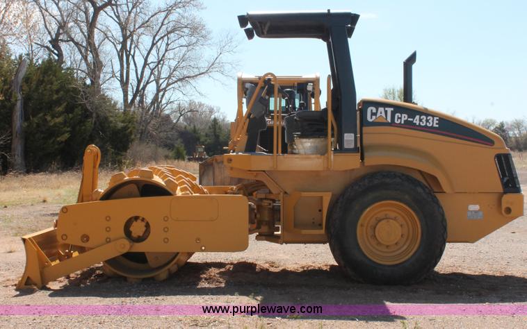 image for item H5675 2003 Caterpillar CP-433E vibratory padfoot compactor