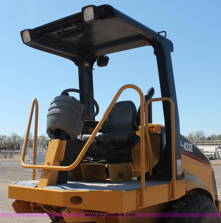 image for item H5675 2003 Caterpillar CP-433E vibratory padfoot compactor