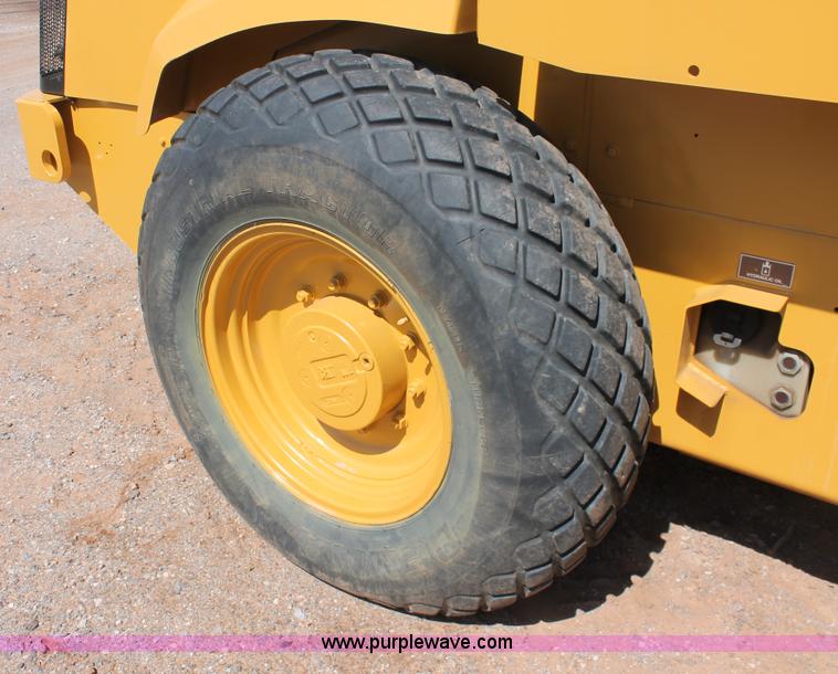 image for item H5675 2003 Caterpillar CP-433E vibratory padfoot compactor