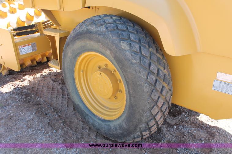 image for item H5675 2003 Caterpillar CP-433E vibratory padfoot compactor