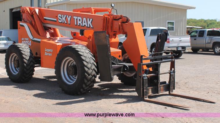 image for item H5690 1999 SkyTrack 10542 telehandler