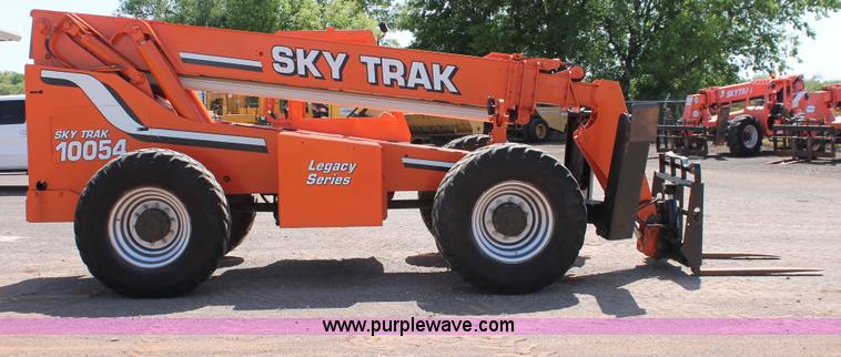 image for item H5690 1999 SkyTrack 10542 telehandler