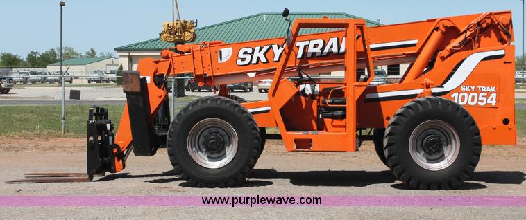 image for item H5690 1999 SkyTrack 10542 telehandler