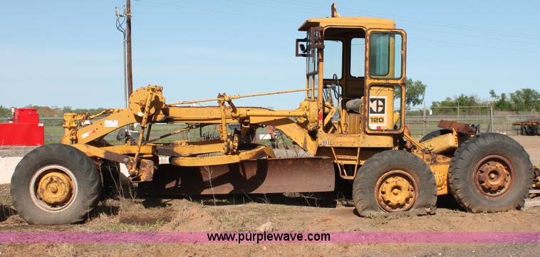 image for item H5691 1968 Caterpillar 120 motor grader
