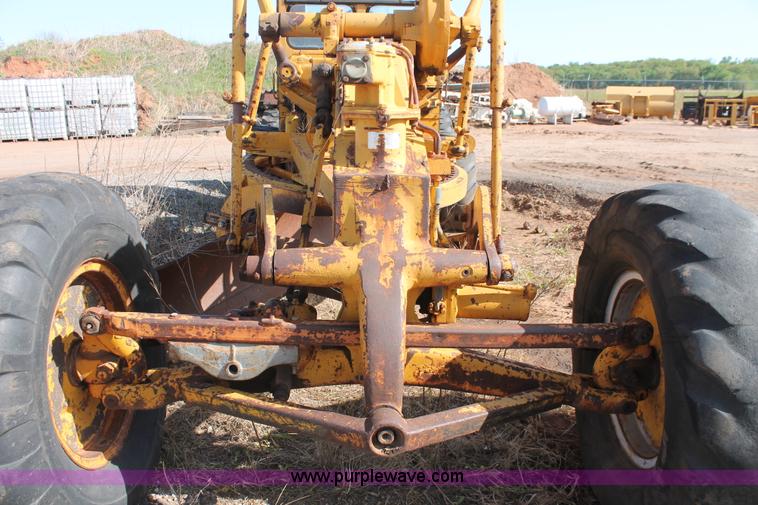 image for item H5691 1968 Caterpillar 120 motor grader
