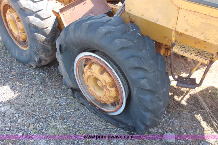 image for item H5691 1968 Caterpillar 120 motor grader