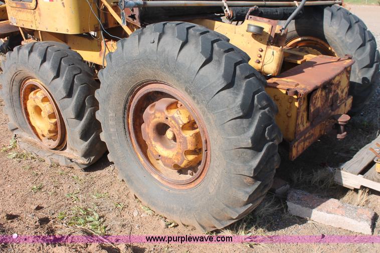 image for item H5691 1968 Caterpillar 120 motor grader